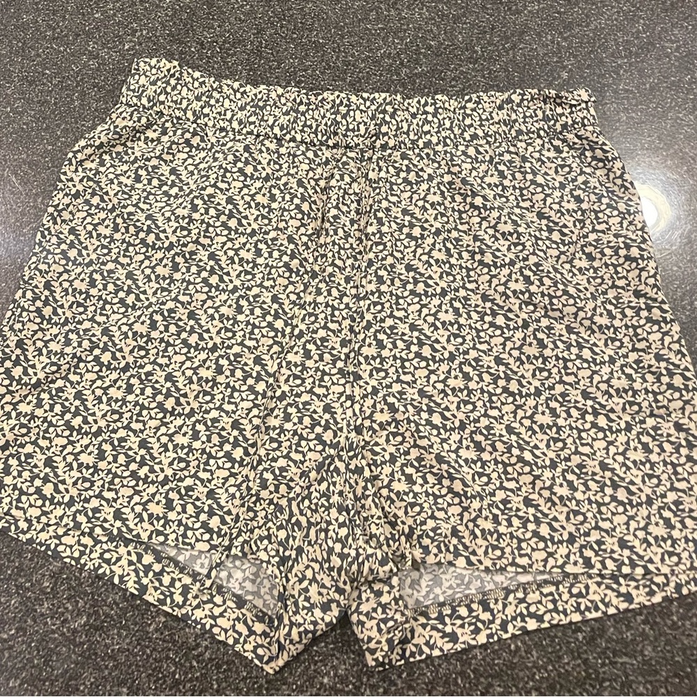 🍌🦒 Banana Republic Linen Shorts w/ tie 🦒🍌